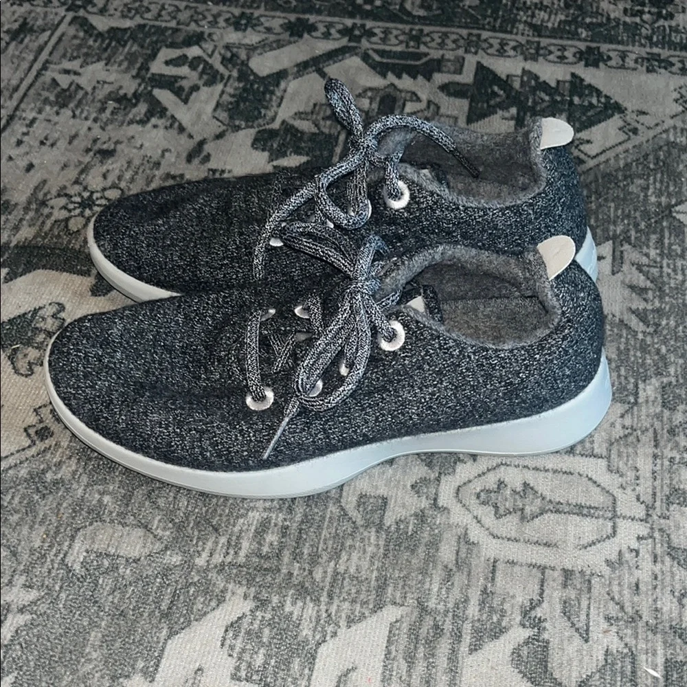 Allbirds women’s Gray wool runners Sneakers size 8